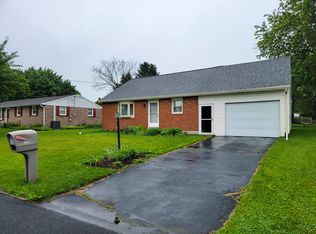 902 Maple Ln, Lebanon, PA 17046