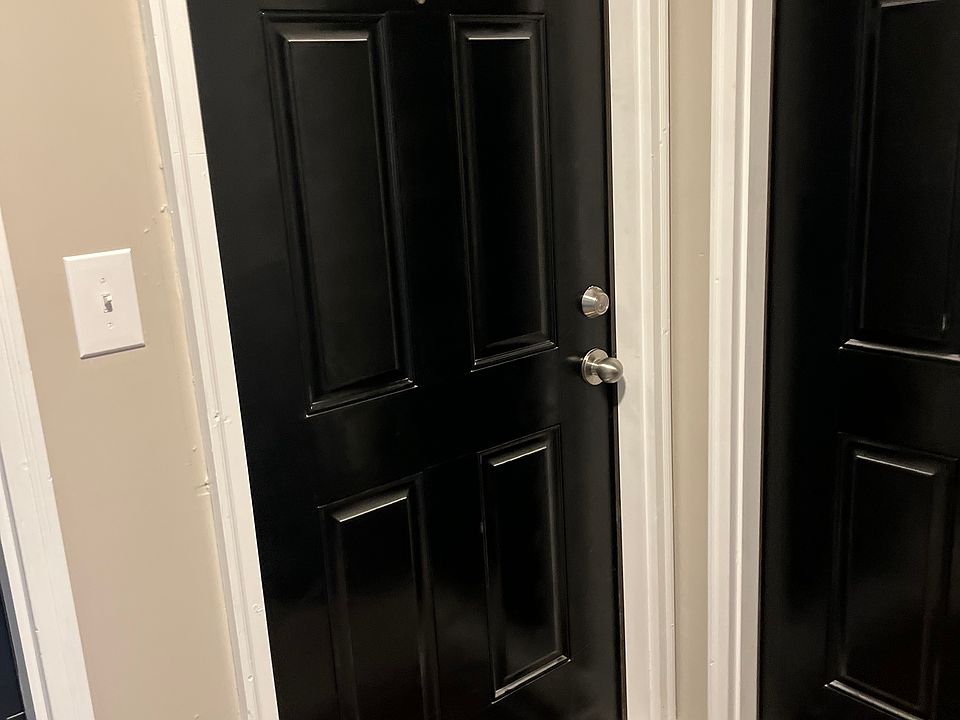 1st image of 154 S Main Cross St #4