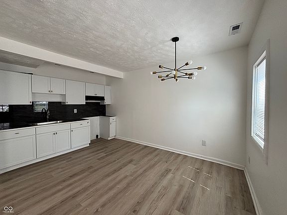 4th image of 110 Wisconsin St