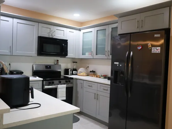 881 NW 208th Drive, Pembroke Pines, FL 33029