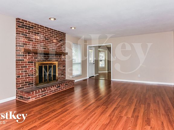 3rd image of 4446 Skyridge Dr