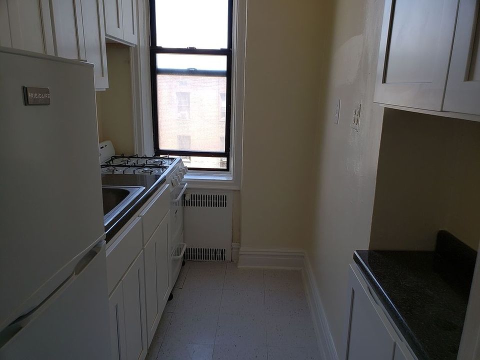 2nd image of 55 Parade Pl APT F7