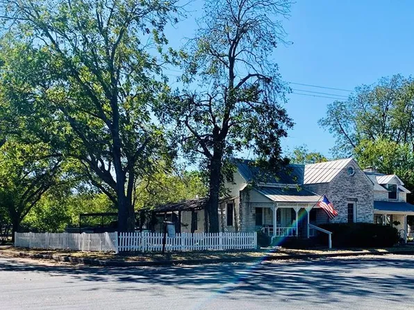 501 W Creek St, Fredericksburg, TX 78624