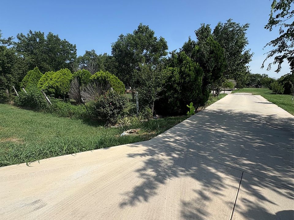 1st image of 22598 Arapaho Rd