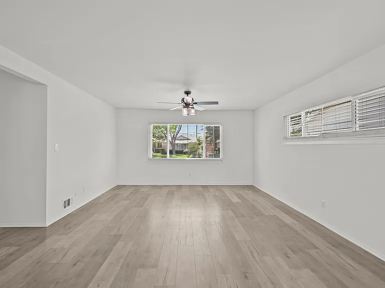 809 W Avenue J10 — Photo 14