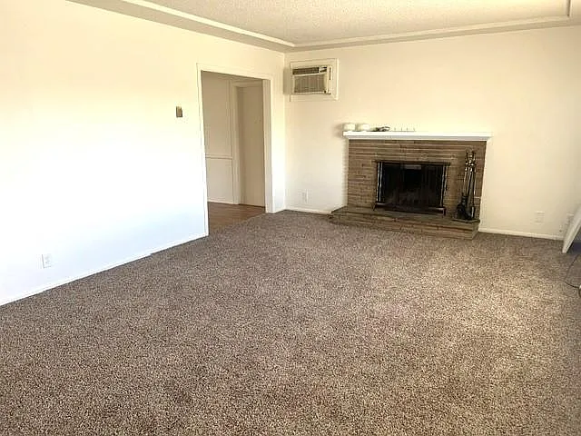 40537 Mulberry — Photo 2