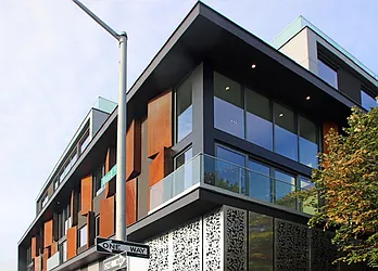 480 Degraw Street in Carroll Gardens