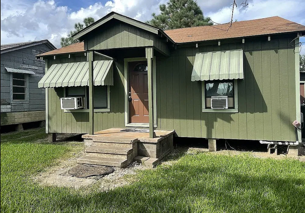 2 bed, 936 sqft, $1,200 — Photo 1