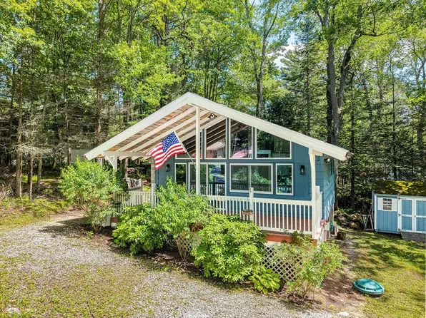 17 Hemlock Ln, Hinsdale, MA 01235