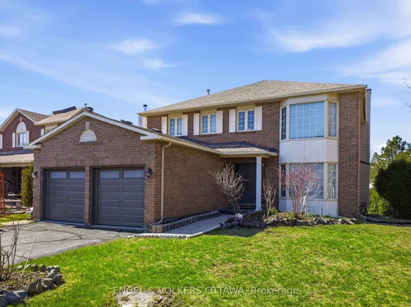 3 Balding Cres, Ottawa, ON K2K 2L4