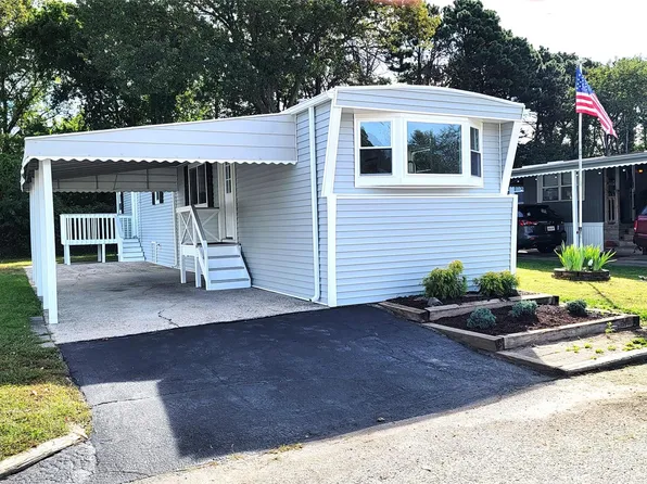 27 Betsy Ross Drive, Bohemia, NY 11716