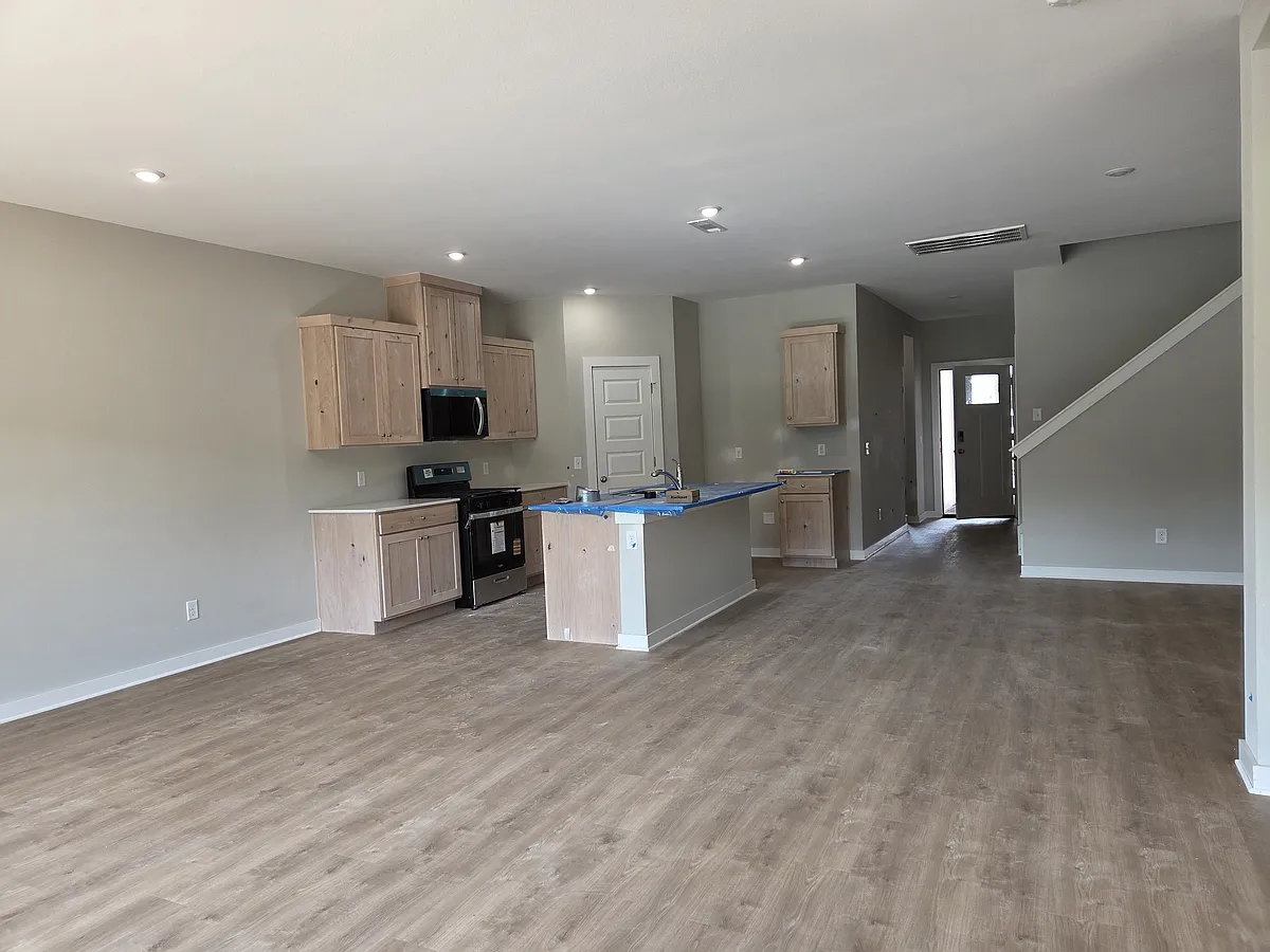 Building Photo - 555 S Neon Ave