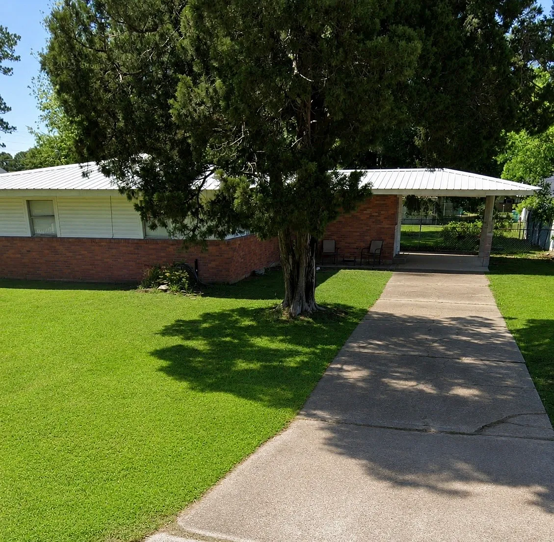 3 bed, 1400 sqft, $1,100 — Photo 1