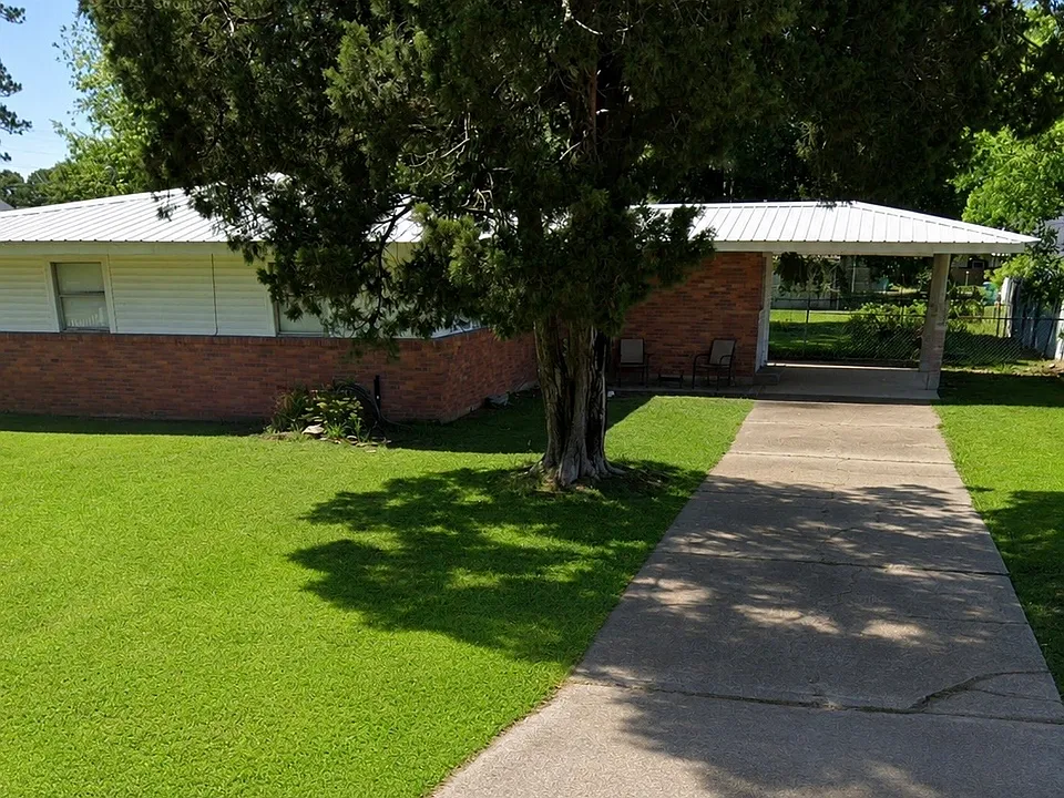 1331 Darrell St