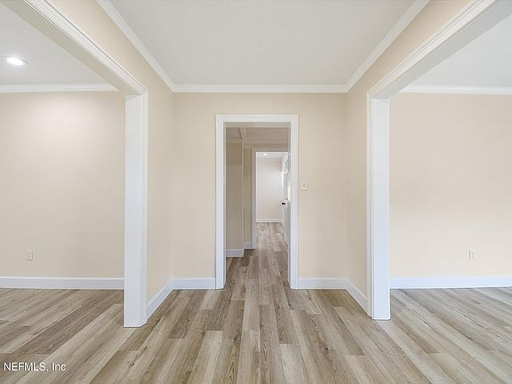 5th image of 2118 GILLIS Street