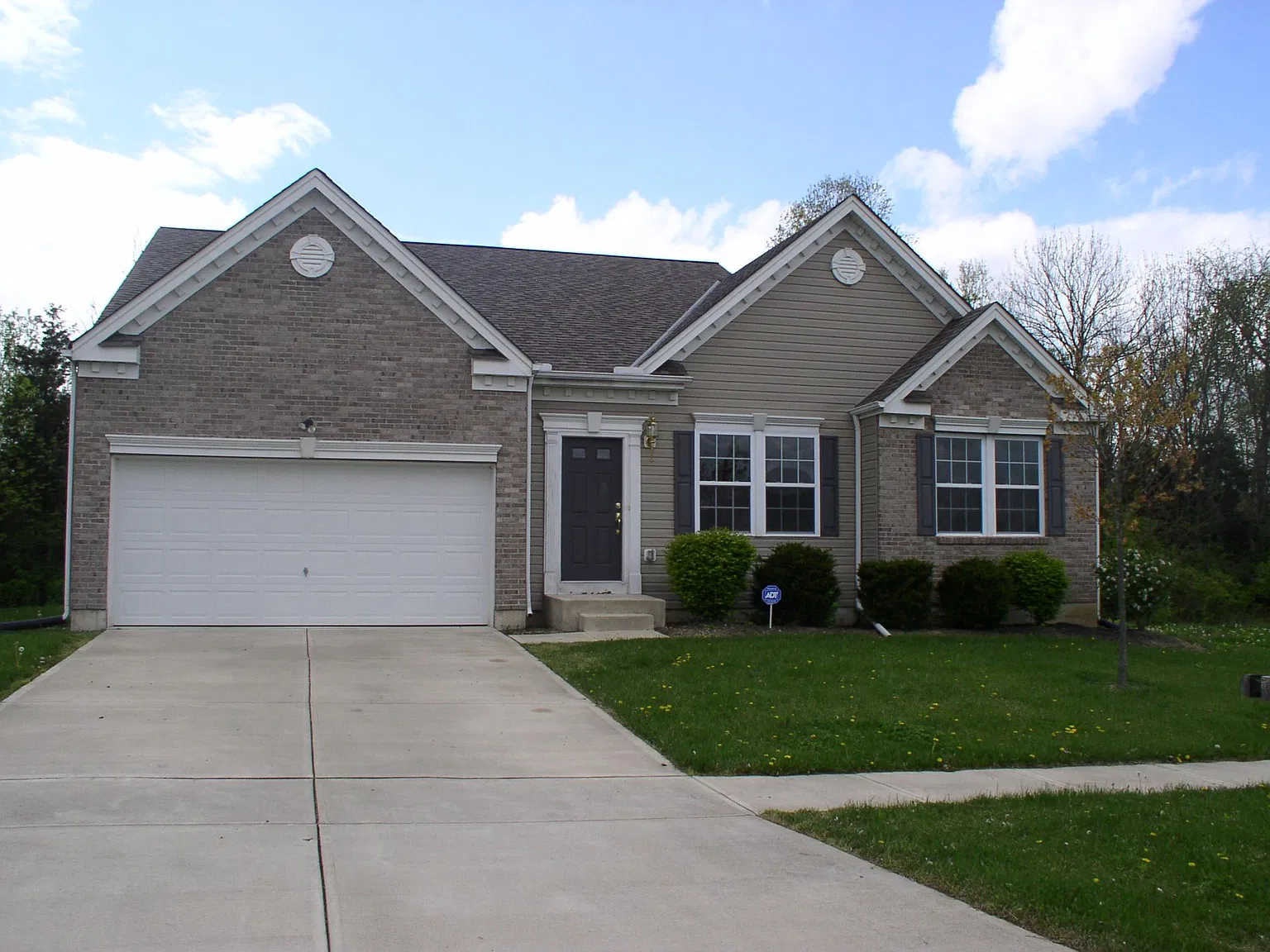 3 bed, 3131 sqft, $2,590 — Photo 2