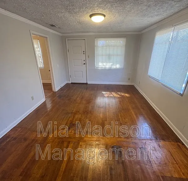 1026 W 41st St — Photo 3