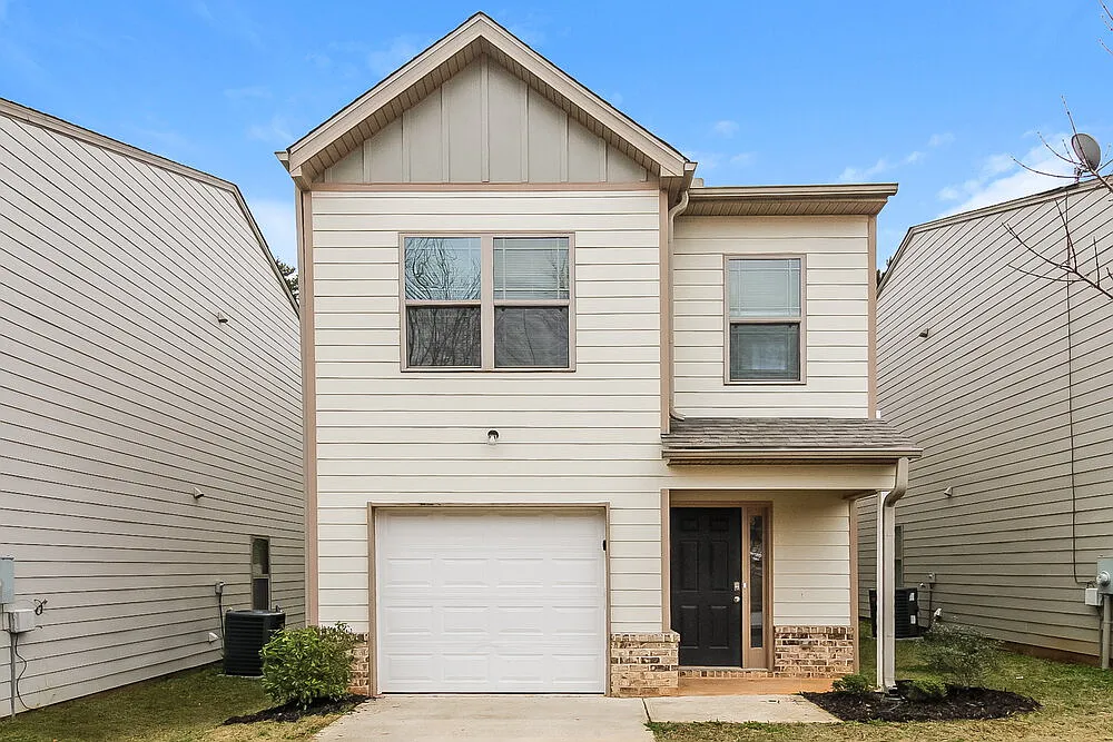3 bed, 2.5 bath, 1600 sqft, $1,730 — Photo 1