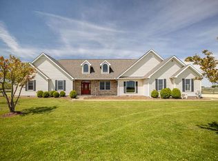 689 County Road 600 E, Sadorus, IL 61872