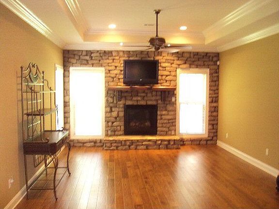 4th image of 1006 Windy Oaks Dr
