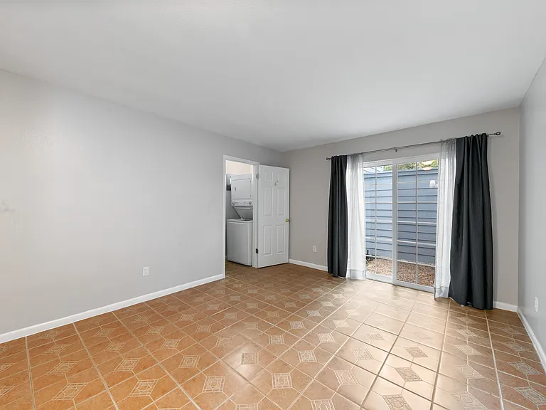 701 Rosedale St #H — Photo 11