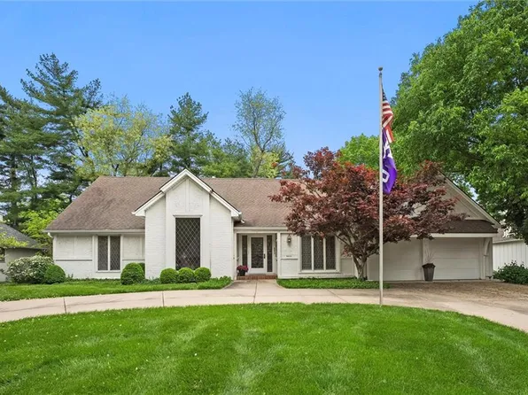 8414 Reinhardt Ln, Leawood, KS 66206