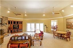 5th image of 135 Hickory Hill Dr