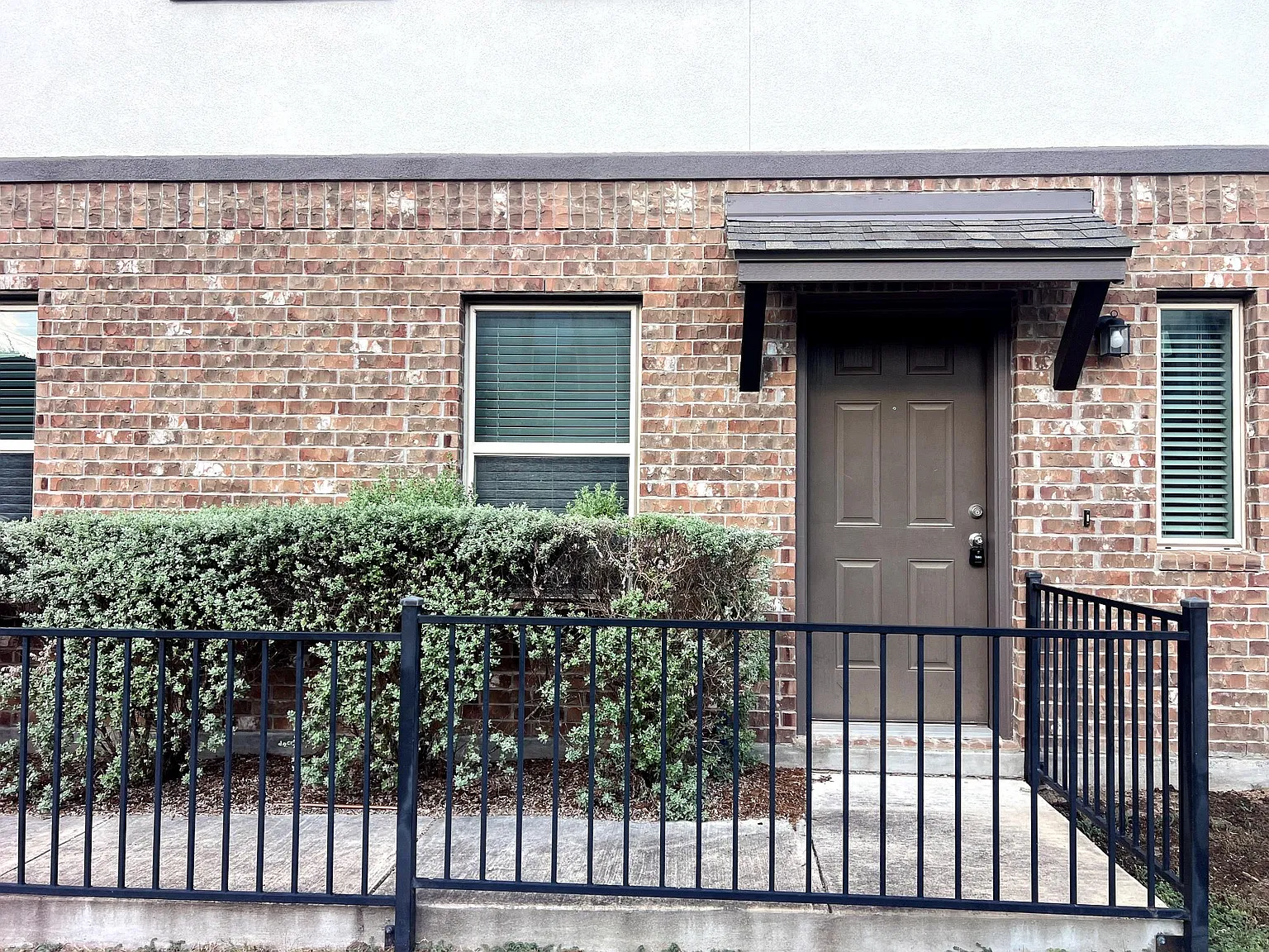 3 bed, 2.5 bath, 2270 sqft, $2,250 — Photo 3