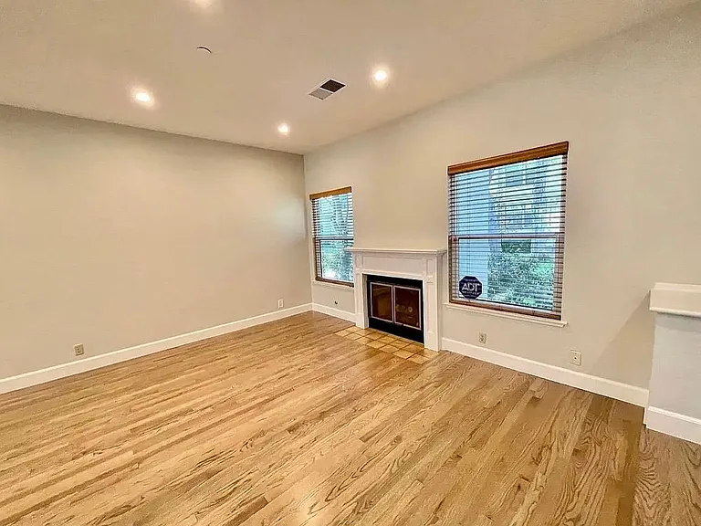 959 La Mesa Ter #G — Photo 8