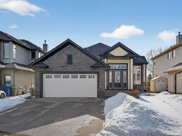77 N Crystal Green Dr, Okotoks, AB T1S 2N8