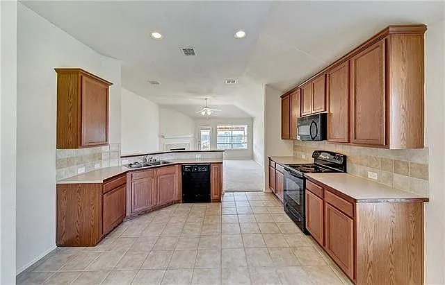Kitchen - 14133 Filly St