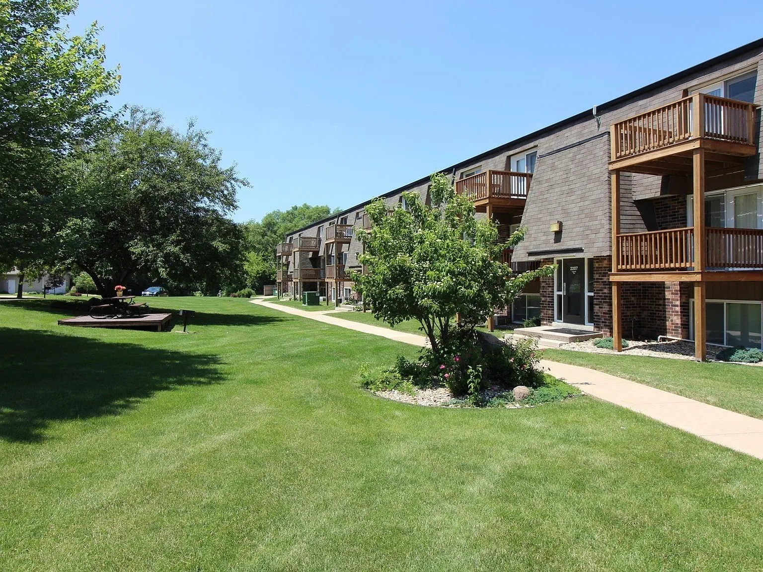 Thunder Ridge Apartments — Photo 2