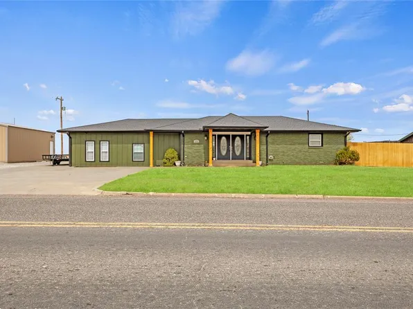 211 W 4th St, Custer City, OK 73639