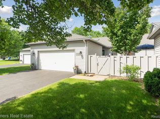 2956 W Telluride Dr, Brighton, MI 48114