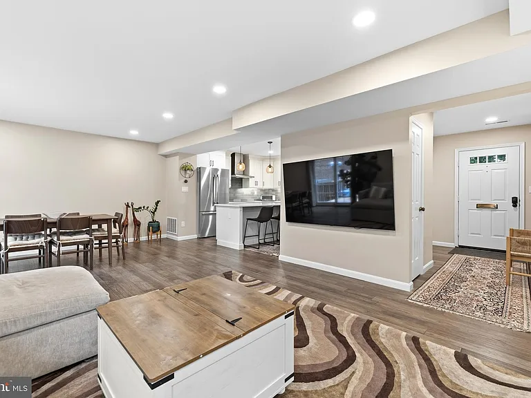 4880 Chevy Chase Dr #133 — Photo 5
