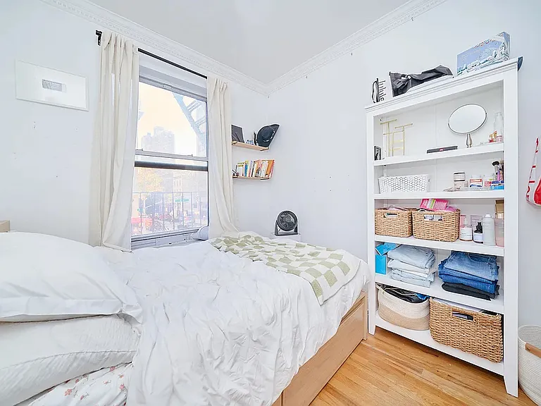 243 E 18th St #20 — Photo 3