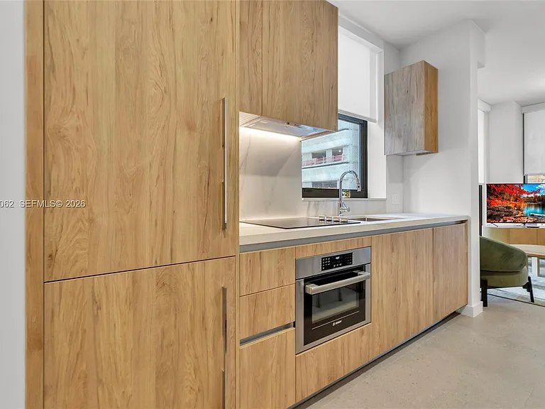 11 NE 6th St #407 — Photo 9