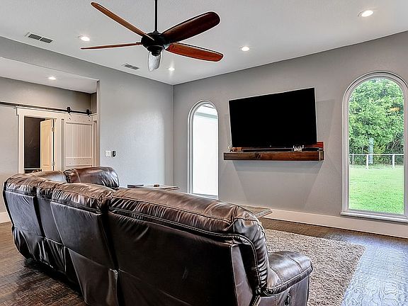 3rd image of 386 County Road 4443