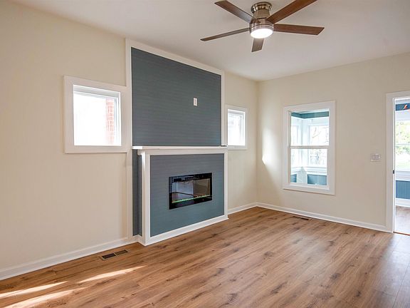4th image of 617 10th Ave W