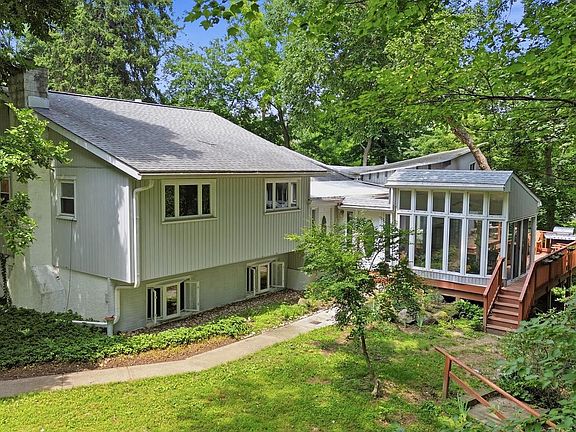 2nd image of 1132 Lindsay Ln