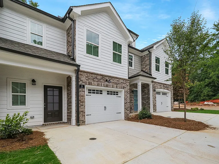15 Sprayberry Rd — Photo 2