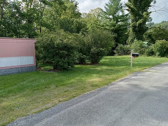 2nd image of 127 N Railroad Ave