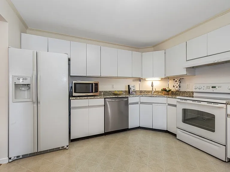 151 Coolidge Ave #303 — Photo 3