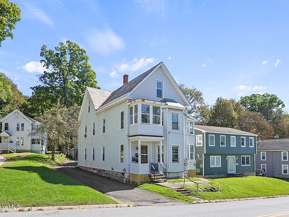 3rd image of 302 Eagle St