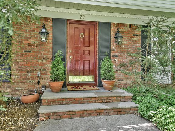 5th image of 37 Yeoman Dr