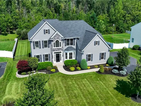 51 Golden Crescent Way, Orchard Park, NY 14127