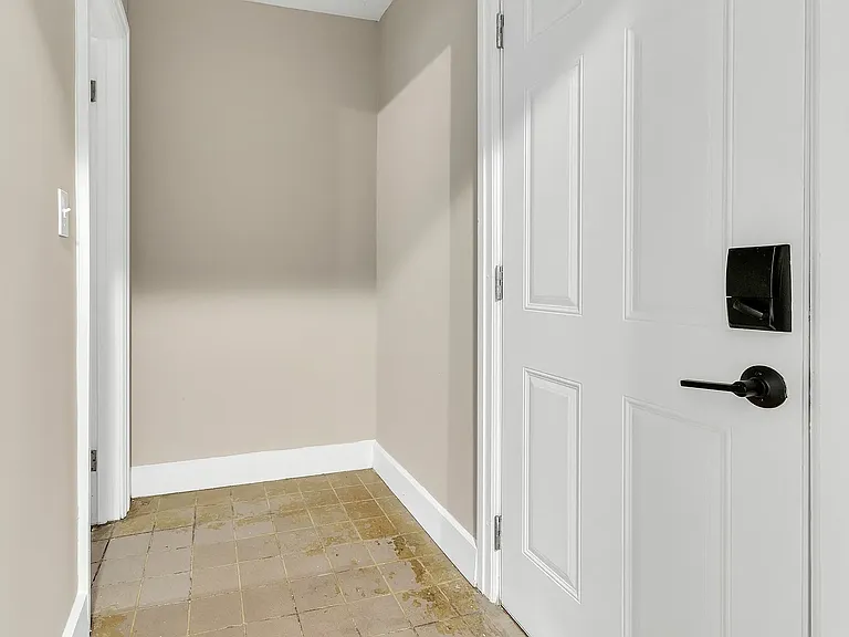 330 Bernard Ave — Photo 44