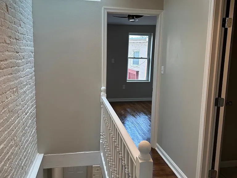 1204 W Cross St — Photo 24