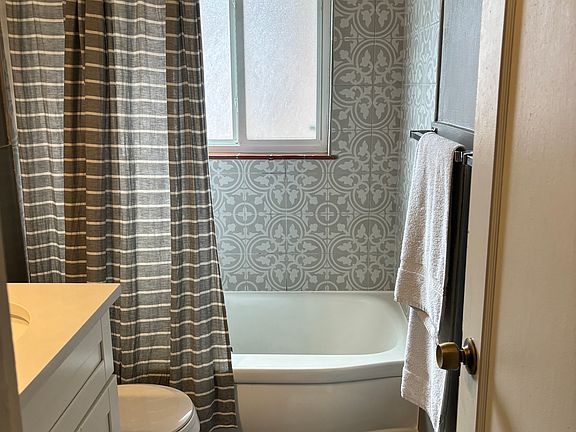 5th image of 465 N Clarkson St #465