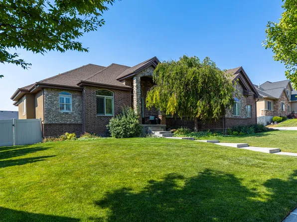 1685 W Prairie Hill Dr, Bluffdale, UT 84065